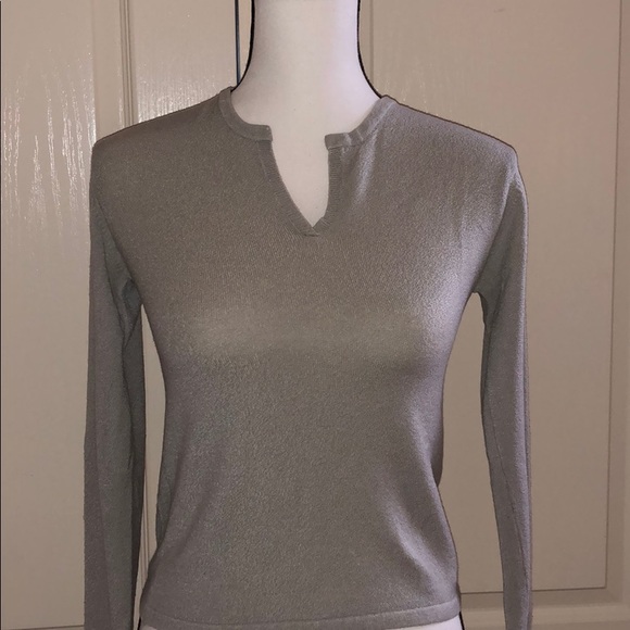 Q&A Sweaters - JUNIORS - Gray V-Neck Sweater Shirt - Size Small